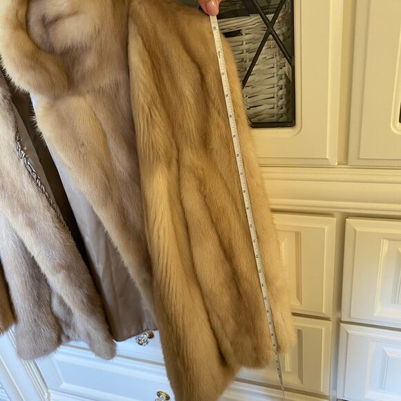 Med / Large Vintage Blonde Mink Fur Coat with Pleated Satin Lining - Picture 11 of 16